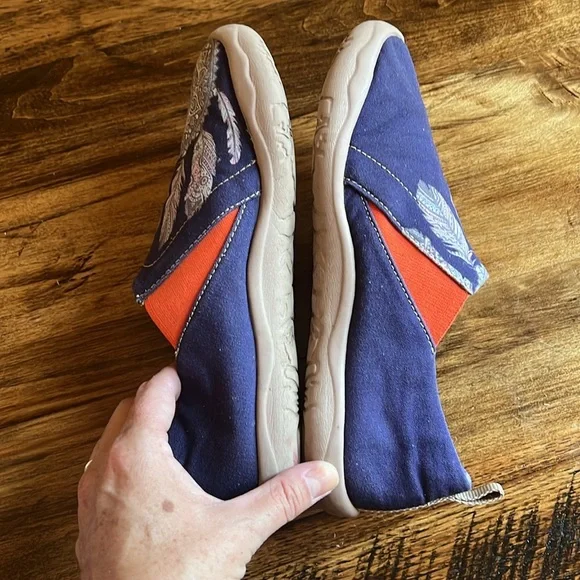 UIN Dreamcatcher Slip-On Shoes - Picture 6 of 13